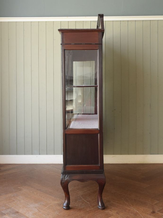 キャビネットの側面