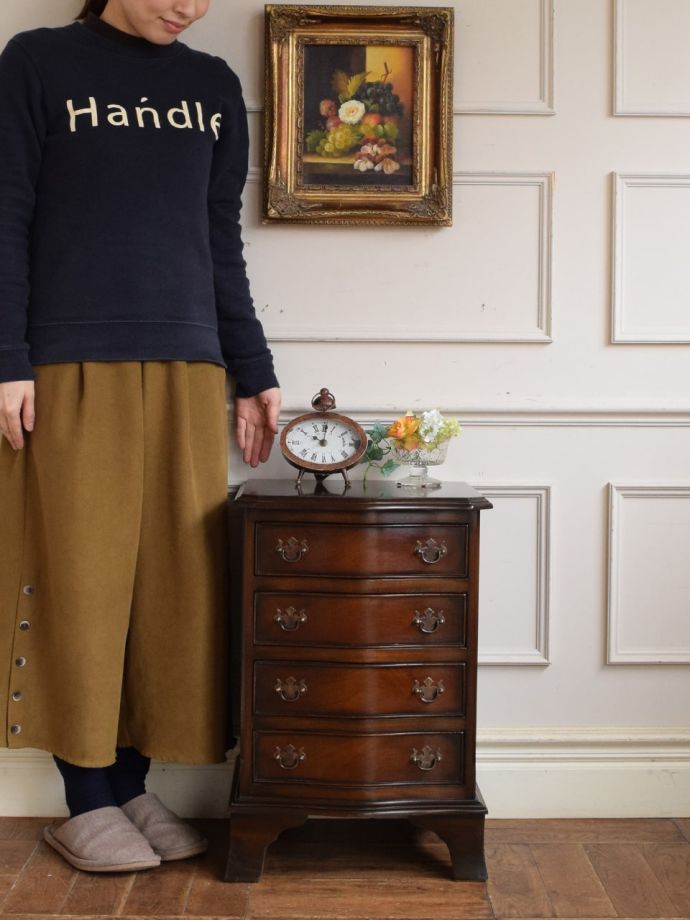 英国アンティークのチェスト