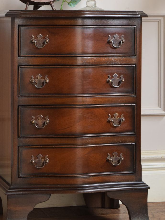 アンティークチェストの美しい木目