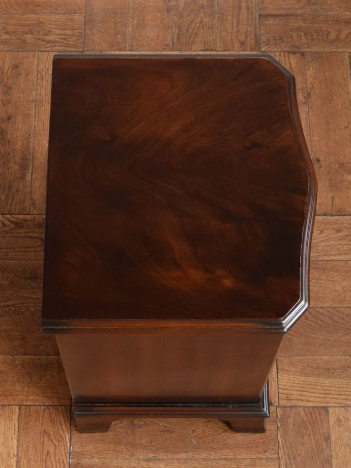 アンティークチェストの天板