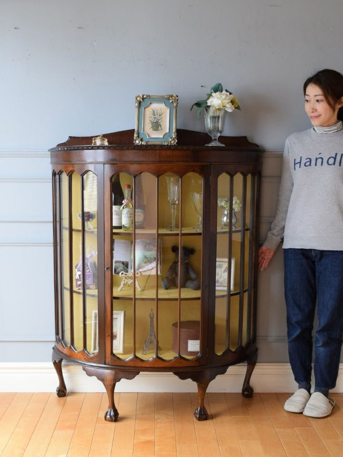 英国アンティークのガラスキャビネット