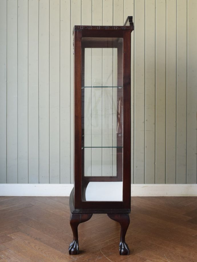 キャビネットの側面