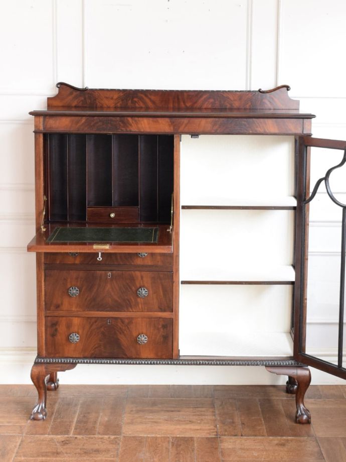 サイドバイサイドの扉の中