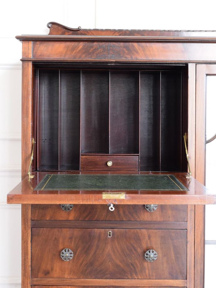 アンティークビューローの扉の中