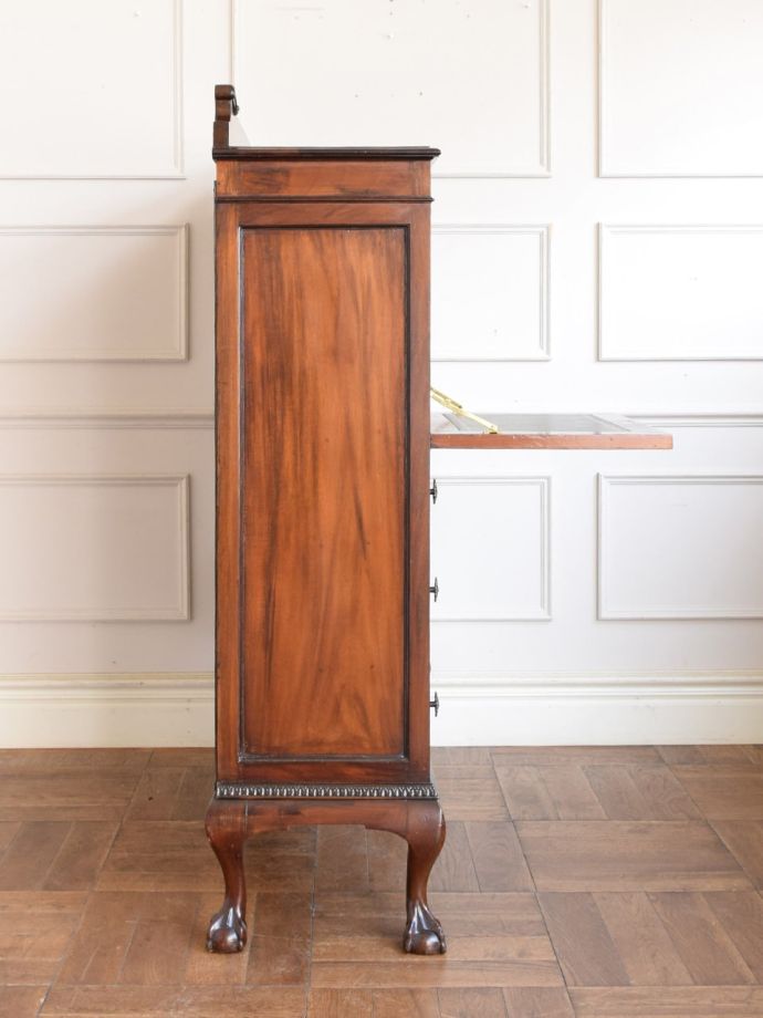 アンティーク家具の側面