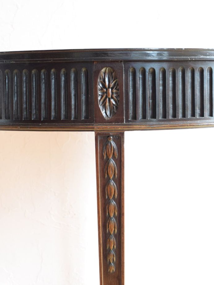 アンティーク家具の装飾