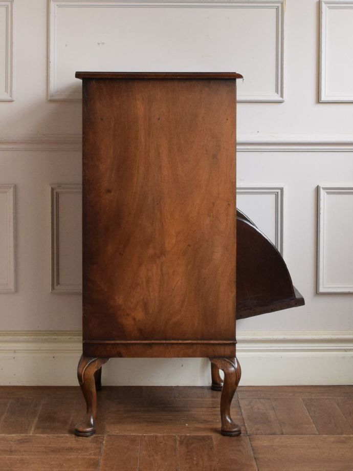 サイドキャビネットの側面