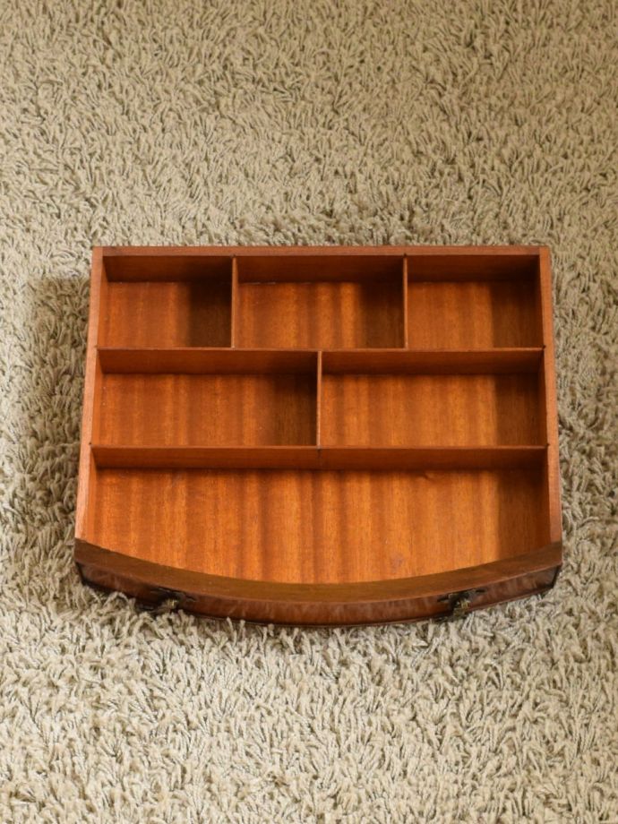 アンティーク家具の引き出し