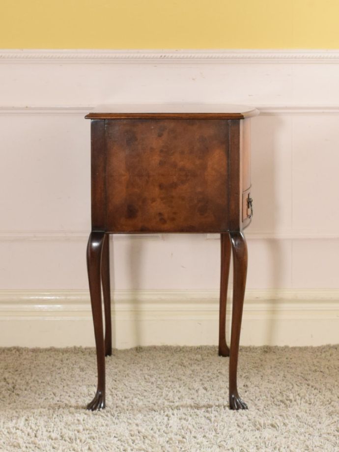 アンティーク家具の側面