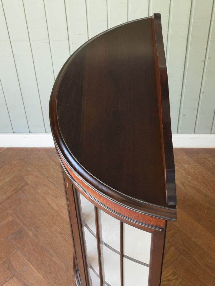 アンティークキャビネットの天板