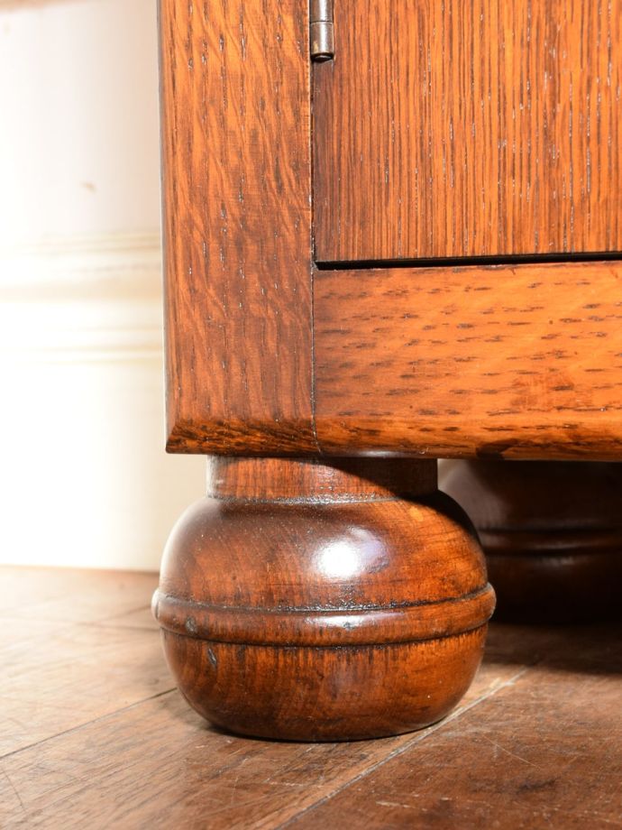 アンティーク家具の脚