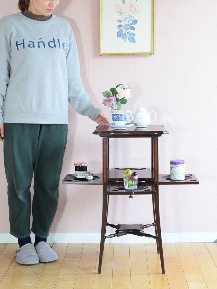 アンティークのサイドテーブル