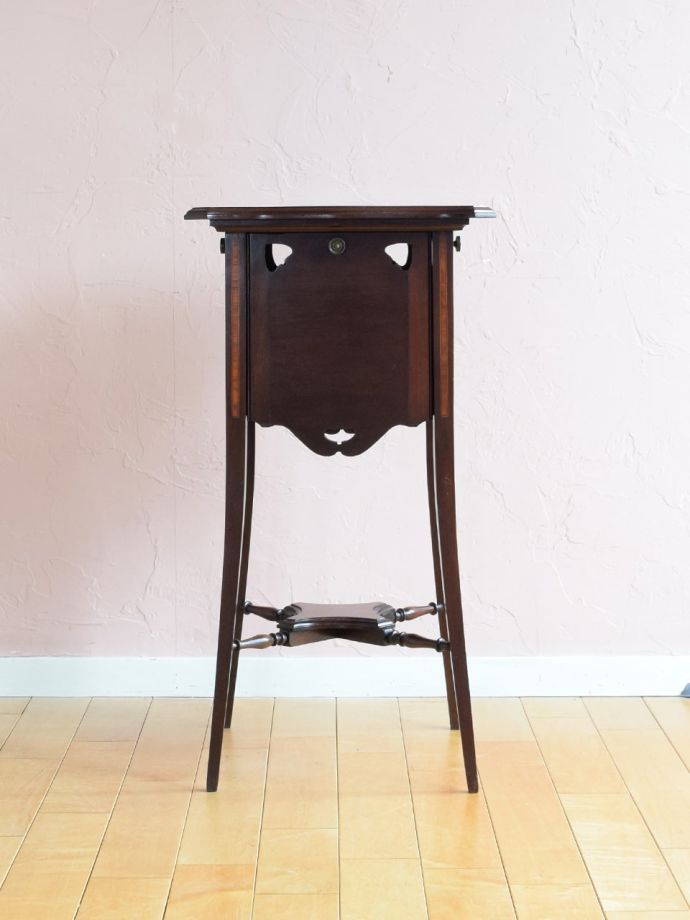 オケージョナルテーブルの側面