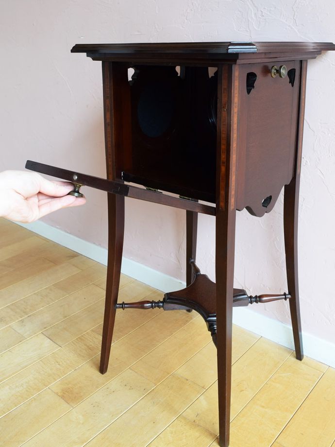 天板が開くサイドテーブル