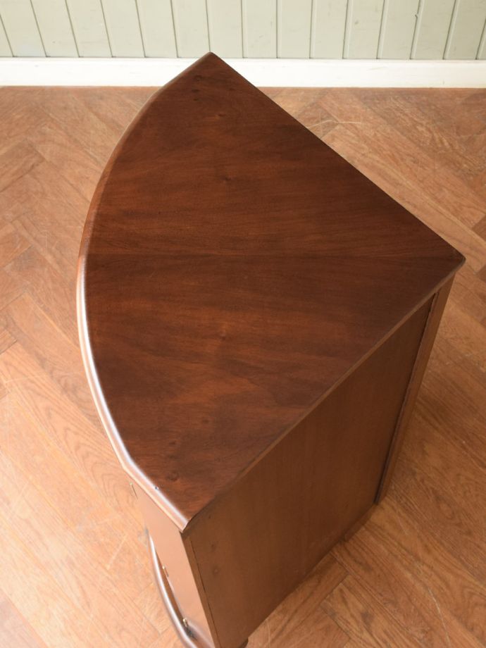 アンティーク家具の形