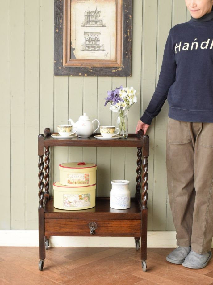 英国アンティークのワゴン