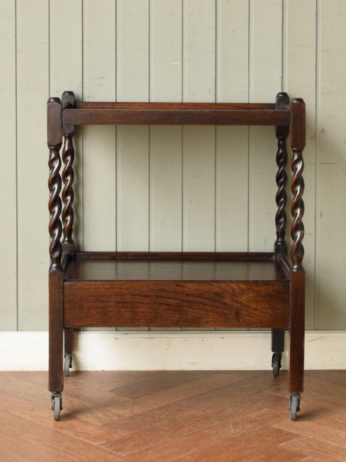 アンティークワゴンの後ろ姿