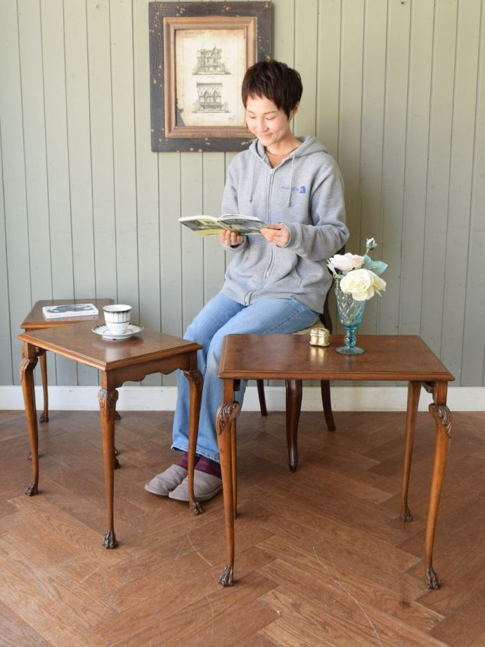 アンティークのネストテーブル