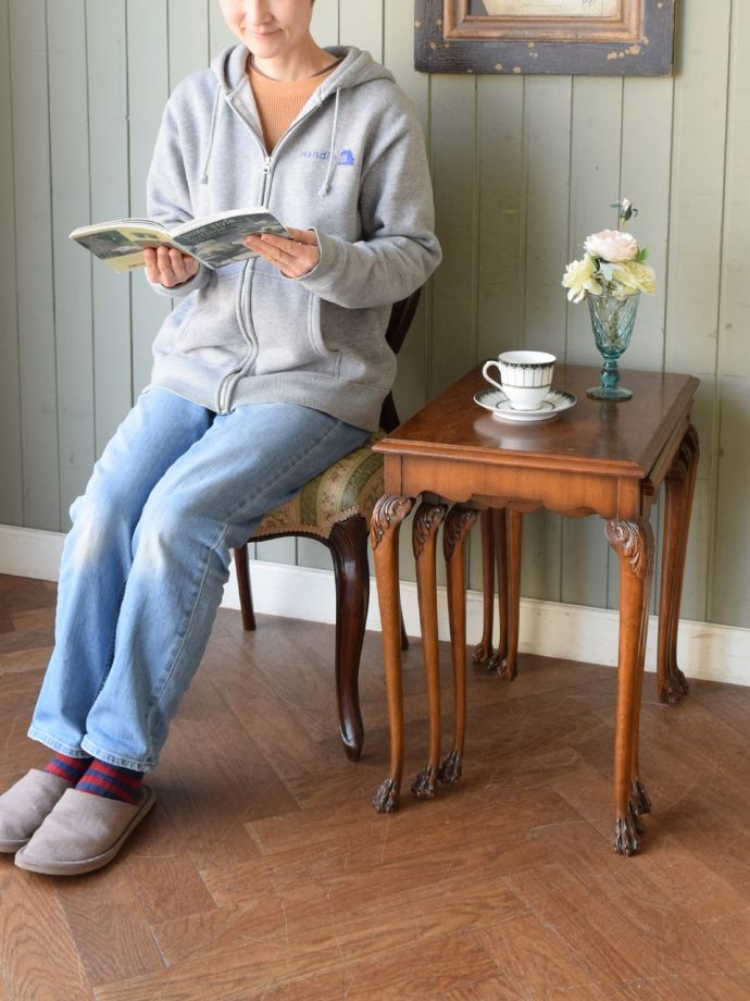 英国スタイルのアンティークテーブル