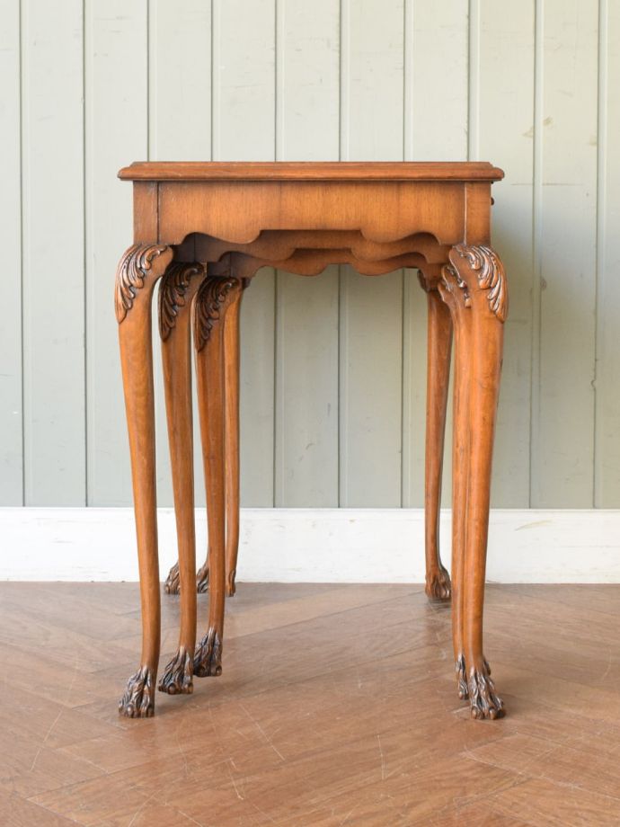 ネストテーブルの横顔