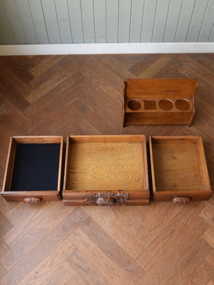 サイドボードの引き出し