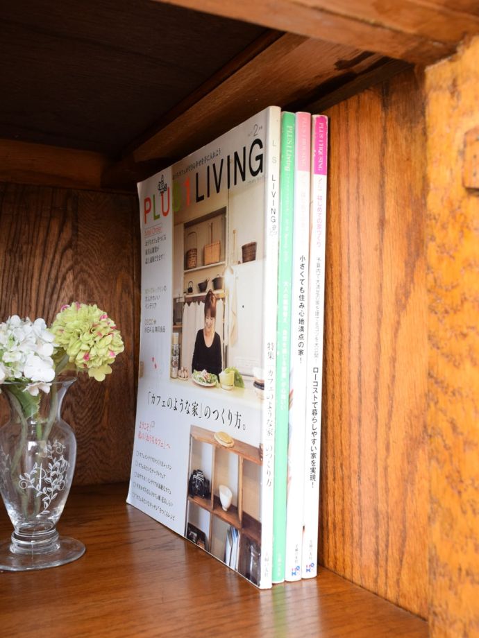 サイドボードの扉を開けると