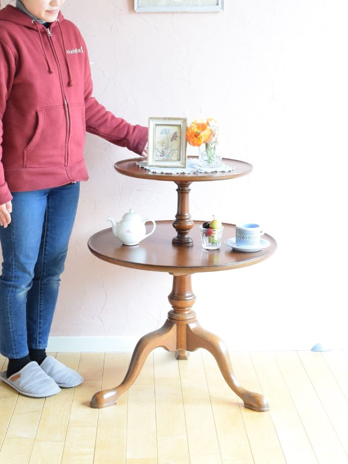 イギリスアンティークのテーブル