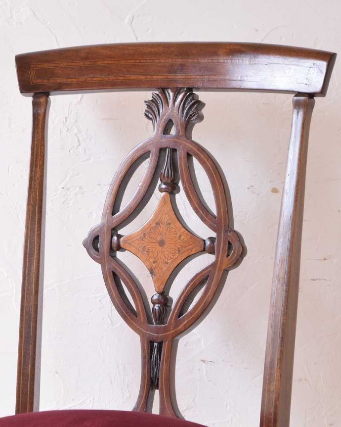 背もたれが美しいアンティークの椅子