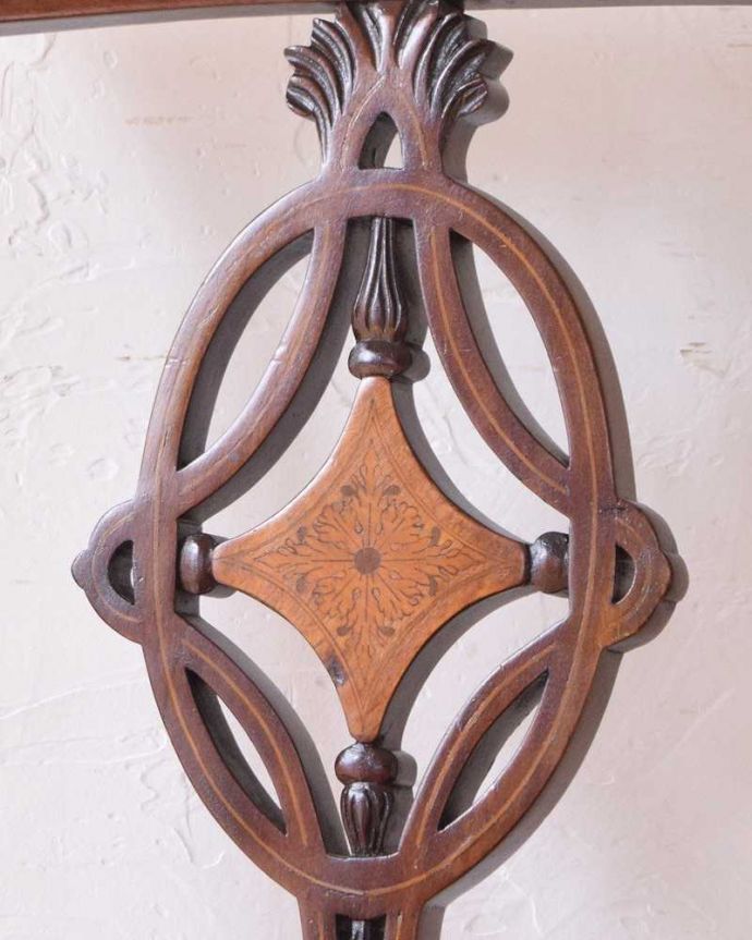 英国アンティークらしい装飾