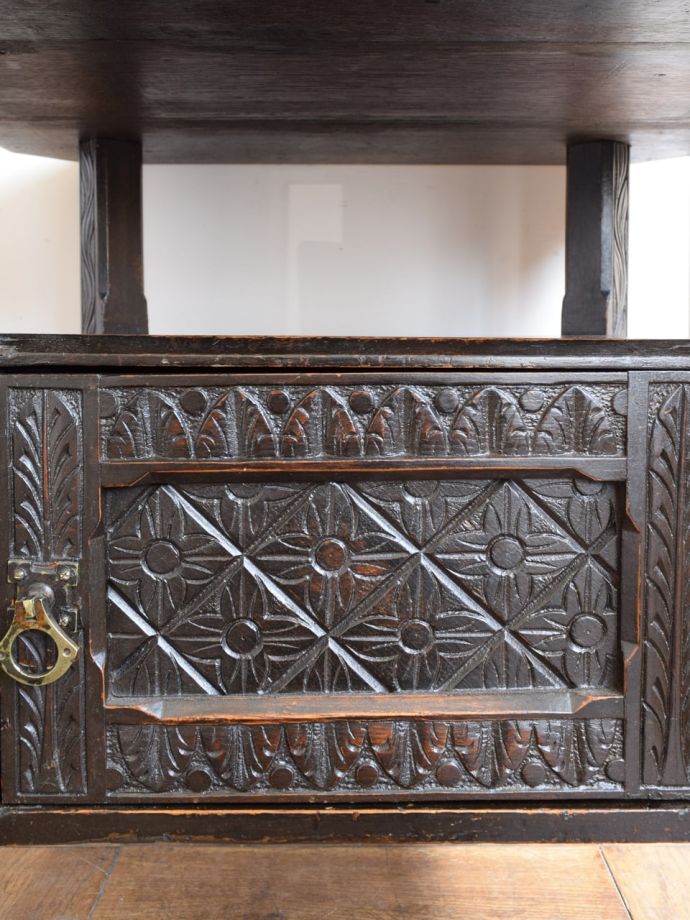 サイドテーブルの装飾