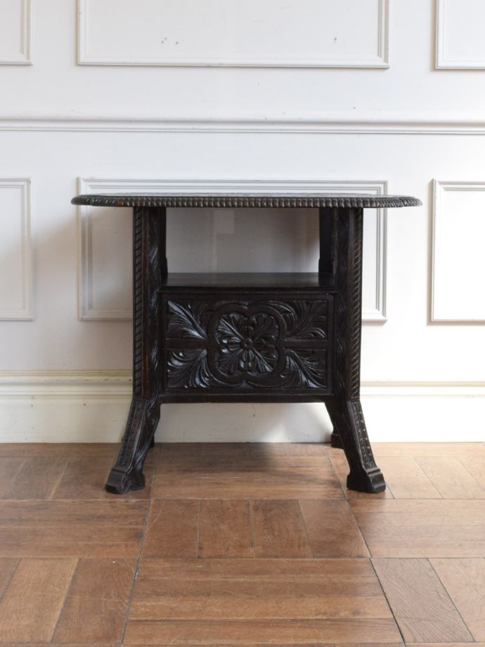 どこから見てもキレイなサイドテーブル