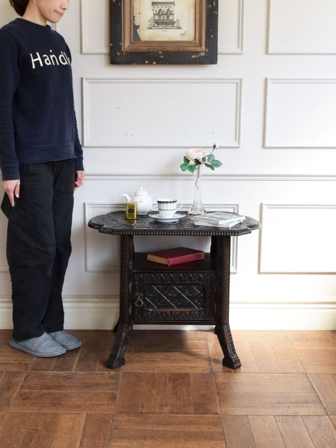 英国のアンティーク家具らしいデザイン