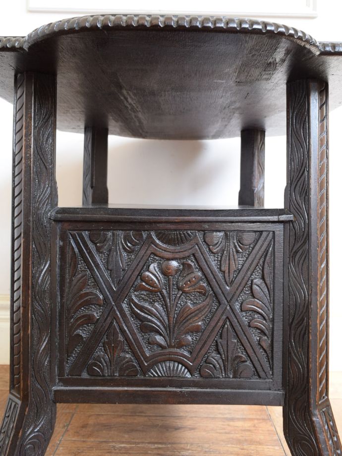 アンティークらしい彫