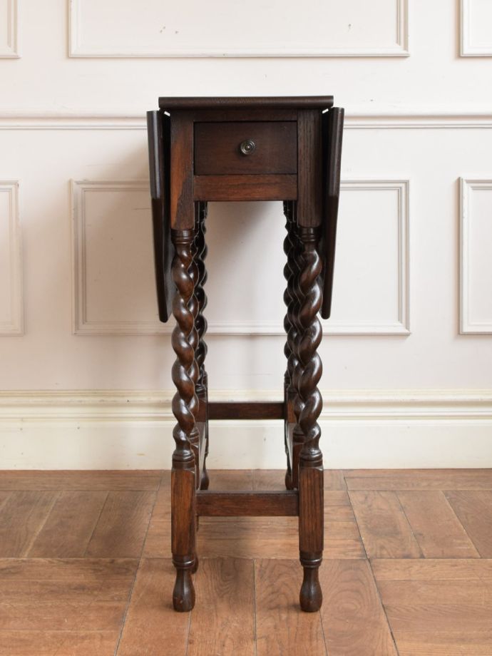 折り畳み式テーブルの側面