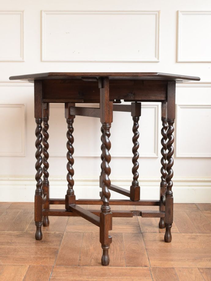 いろんな表情が楽しめるダイニングテーブル