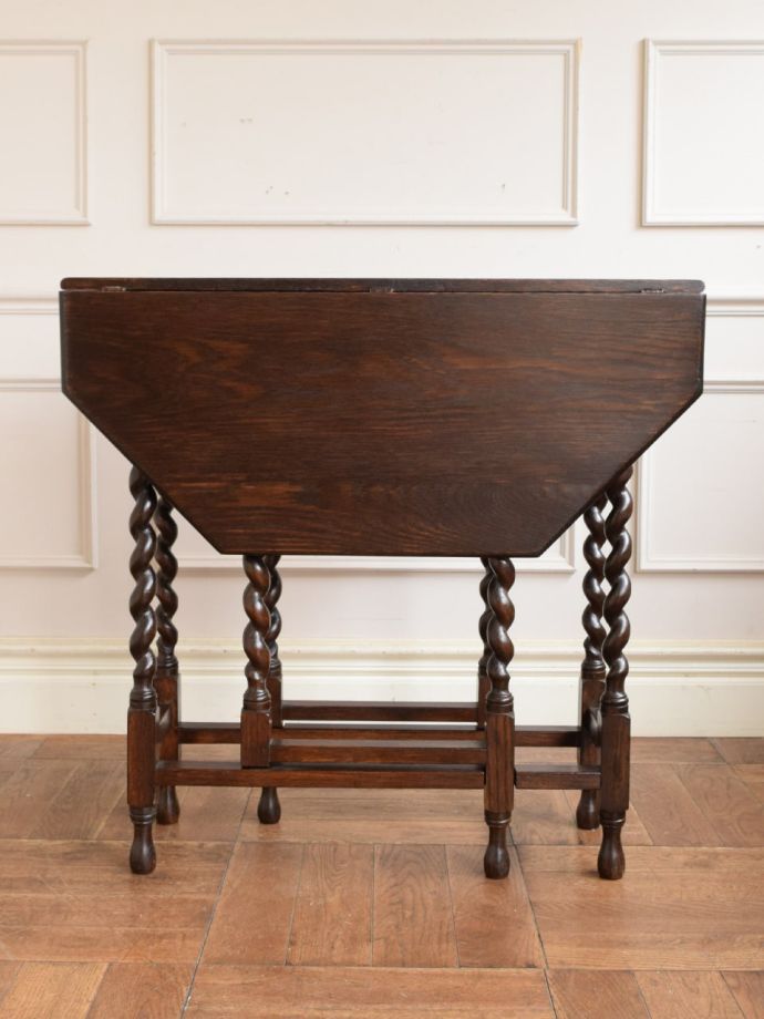 畳んだ時のゲートレッグテーブル