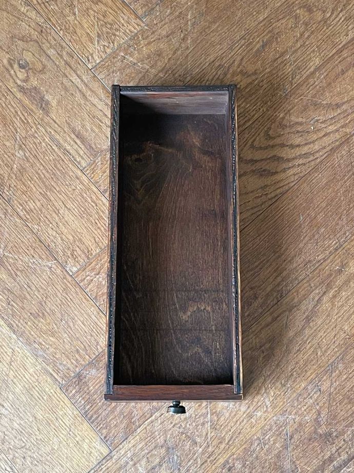 テーブルの引き出し