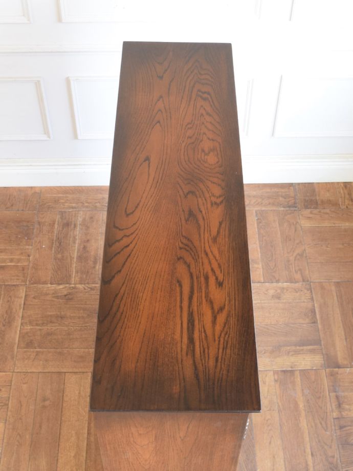 キャビネットの天板