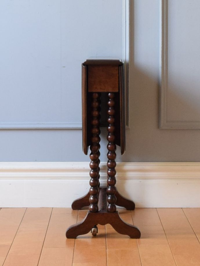 折り畳み式テーブルの側面