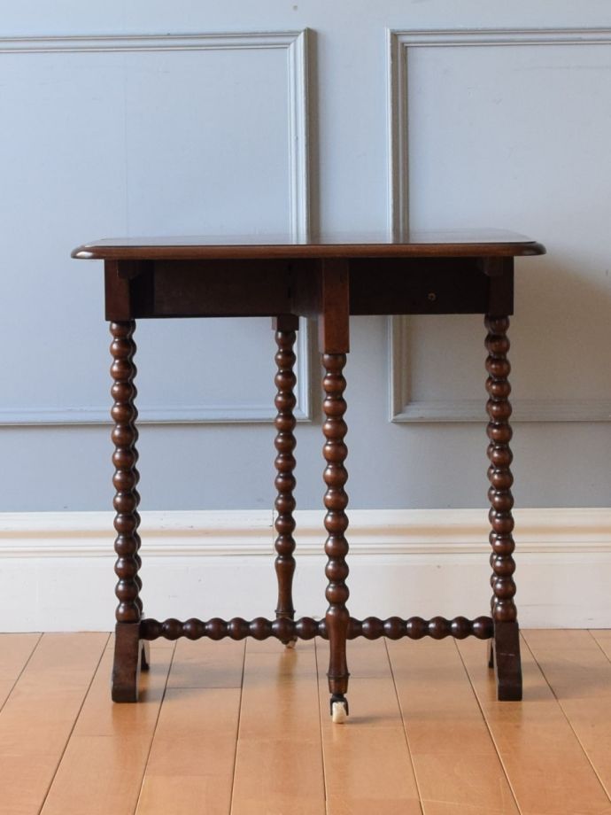 いろんな表情が楽しめるダイニングテーブル