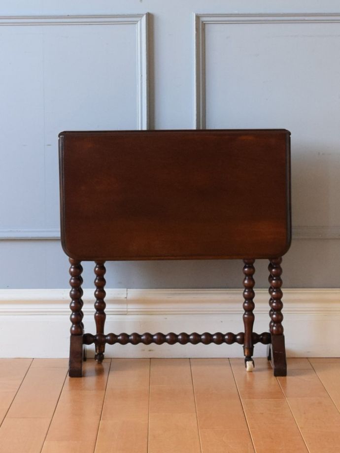 畳んだ時のゲートレッグテーブル