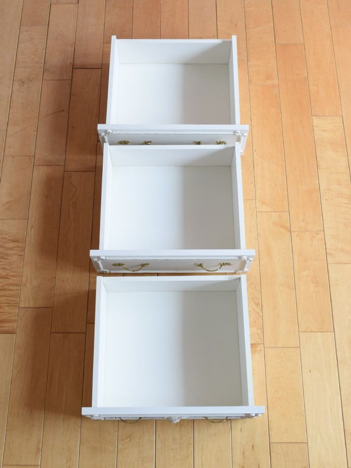 チェストの引き出し