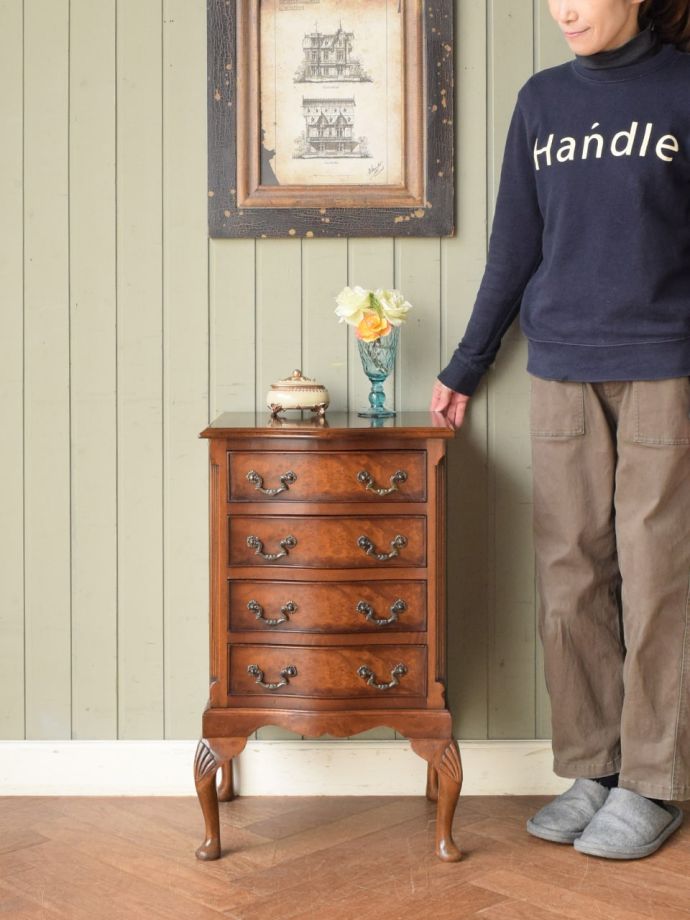 英国アンティークのチェスト