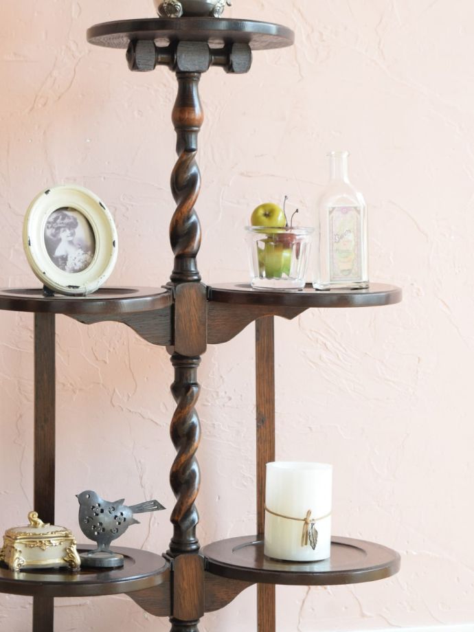 英国のアンティーク家具らしいデザイン