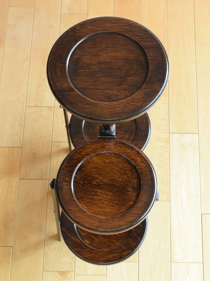 アンティークのケーキスタンドの天板