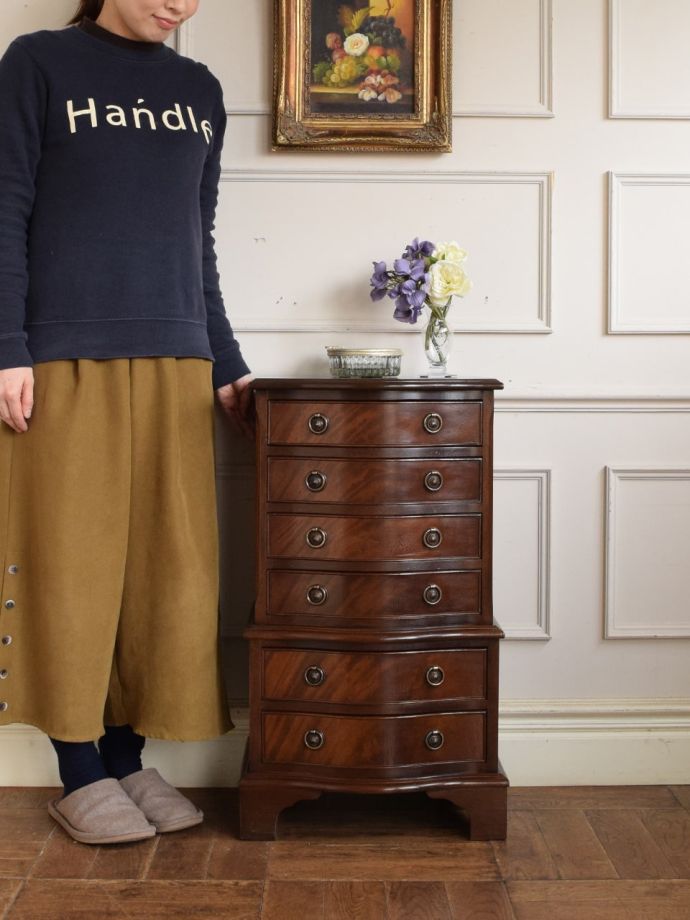 英国アンティークのチェスト