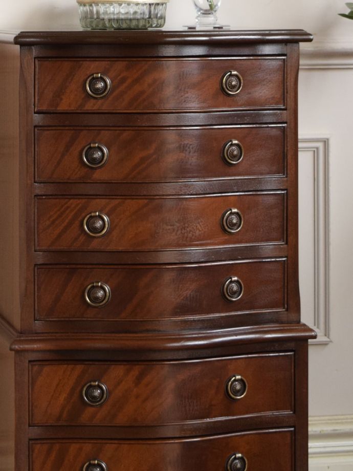 アンティークチェストの美しい木目