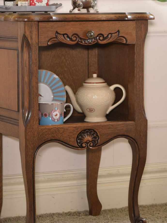 フランスアンティーク家具らしさが漂う装飾