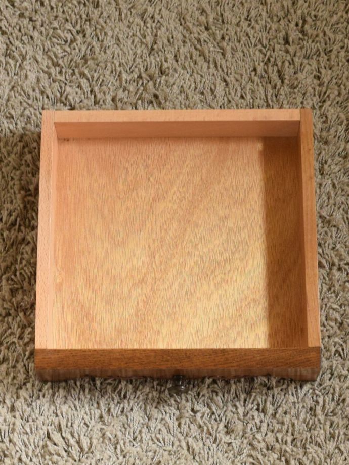 チェストの引き出しの中