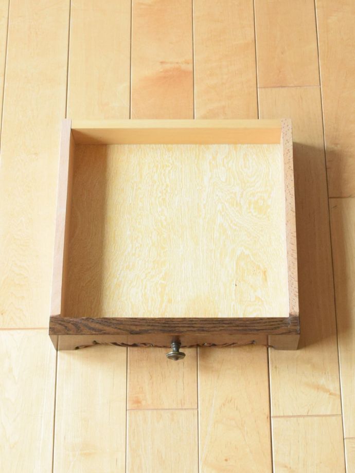 チェストの引き出しの中